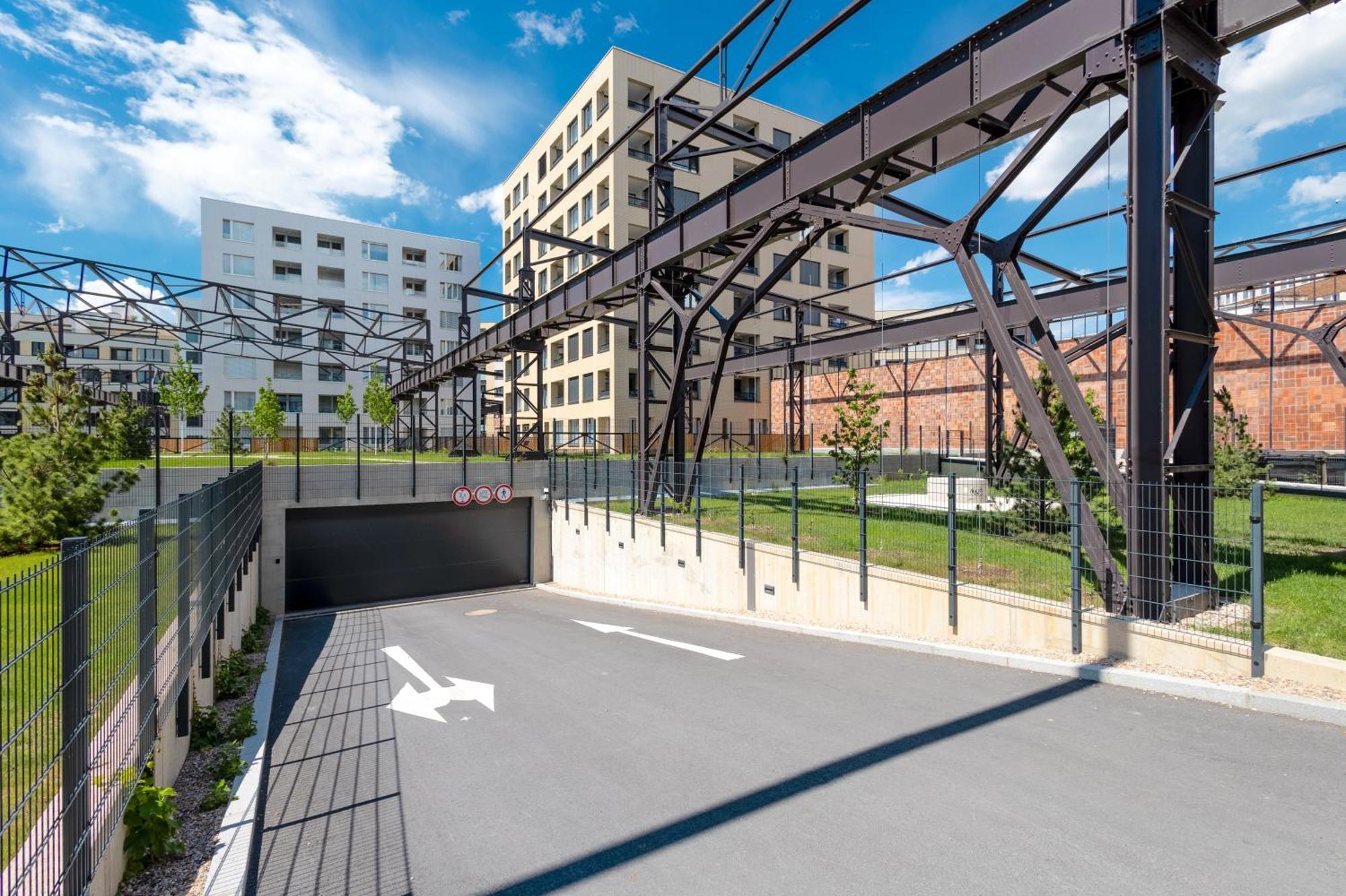 Bright 2Br - 4Th Floor, Balcony, Free Parking By Gravity Prague Lejlighed Eksteriør billede