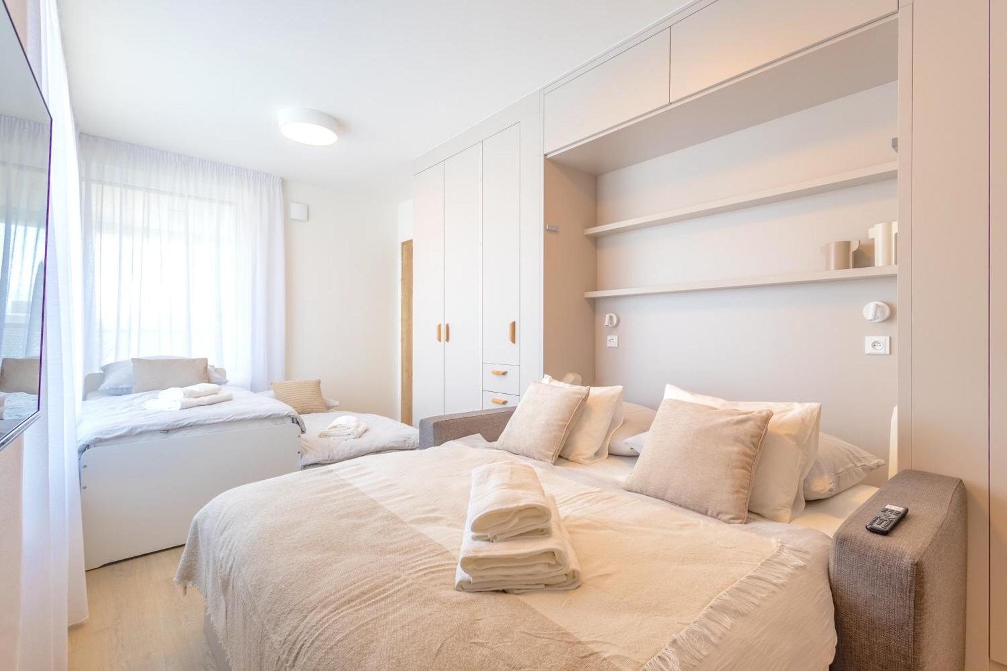 Bright 2Br - 4Th Floor, Balcony, Free Parking By Gravity Prague Lejlighed Eksteriør billede