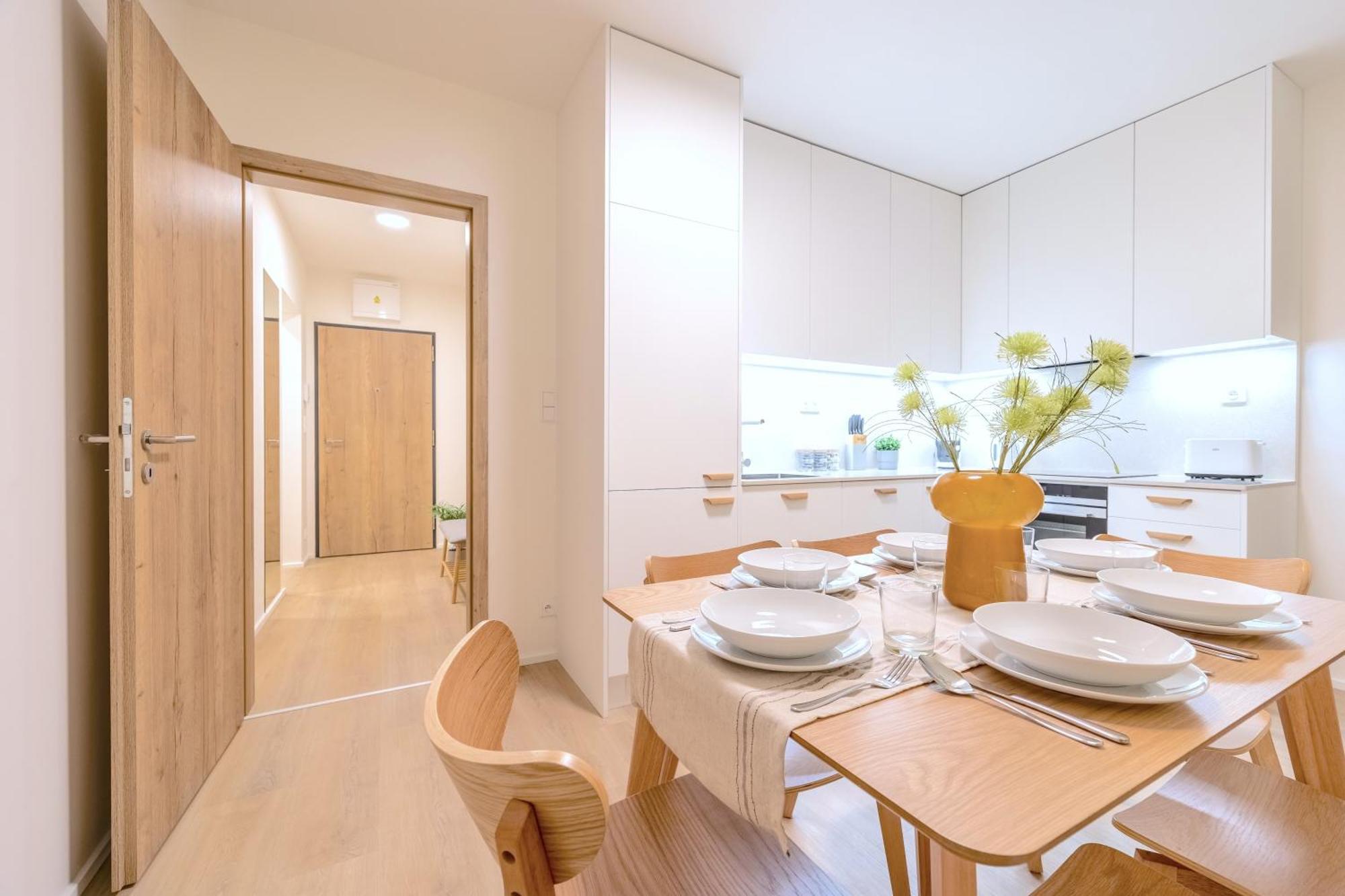Bright 2Br - 4Th Floor, Balcony, Free Parking By Gravity Prague Lejlighed Eksteriør billede