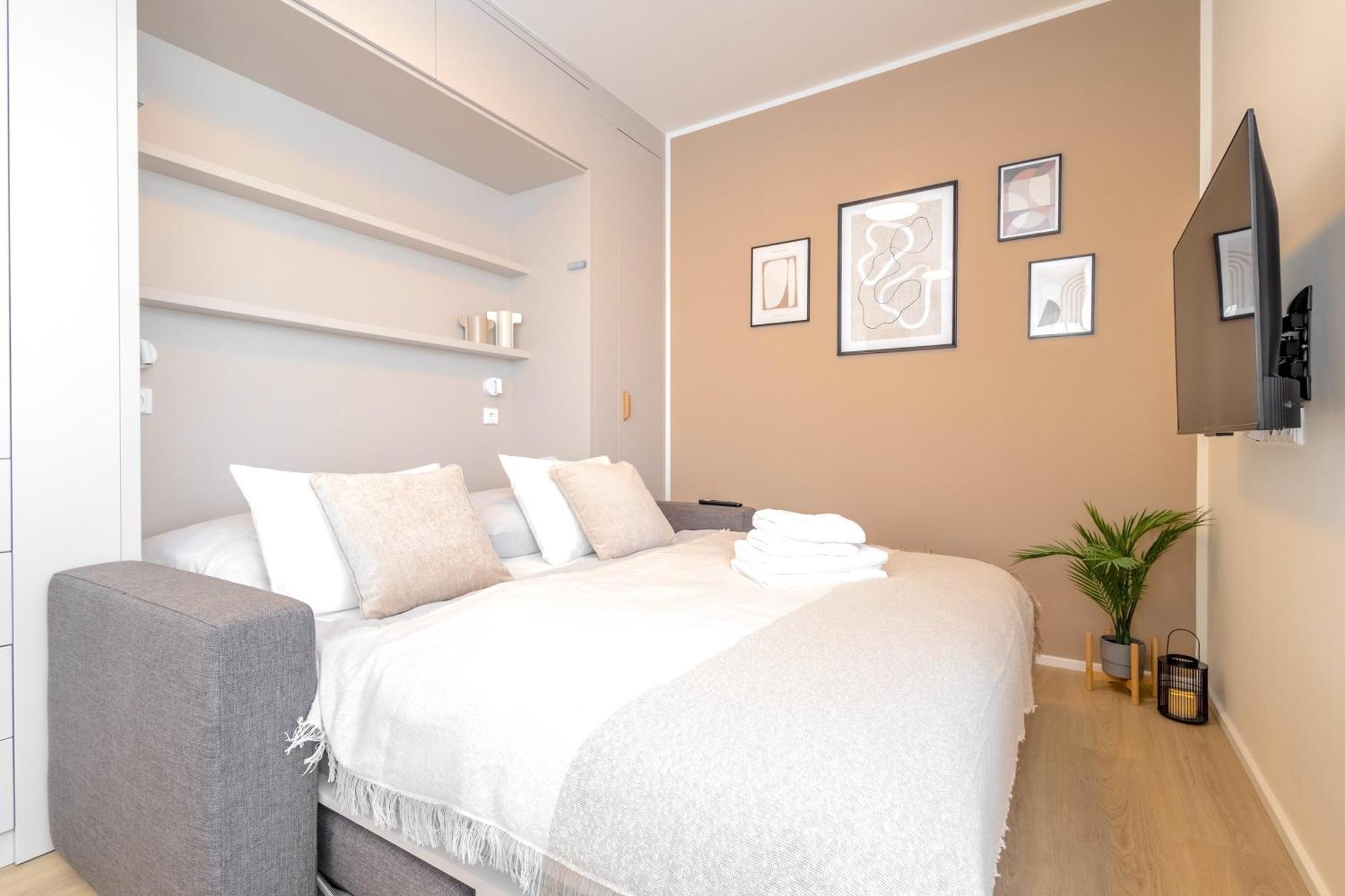 Bright 2Br - 4Th Floor, Balcony, Free Parking By Gravity Prague Lejlighed Eksteriør billede