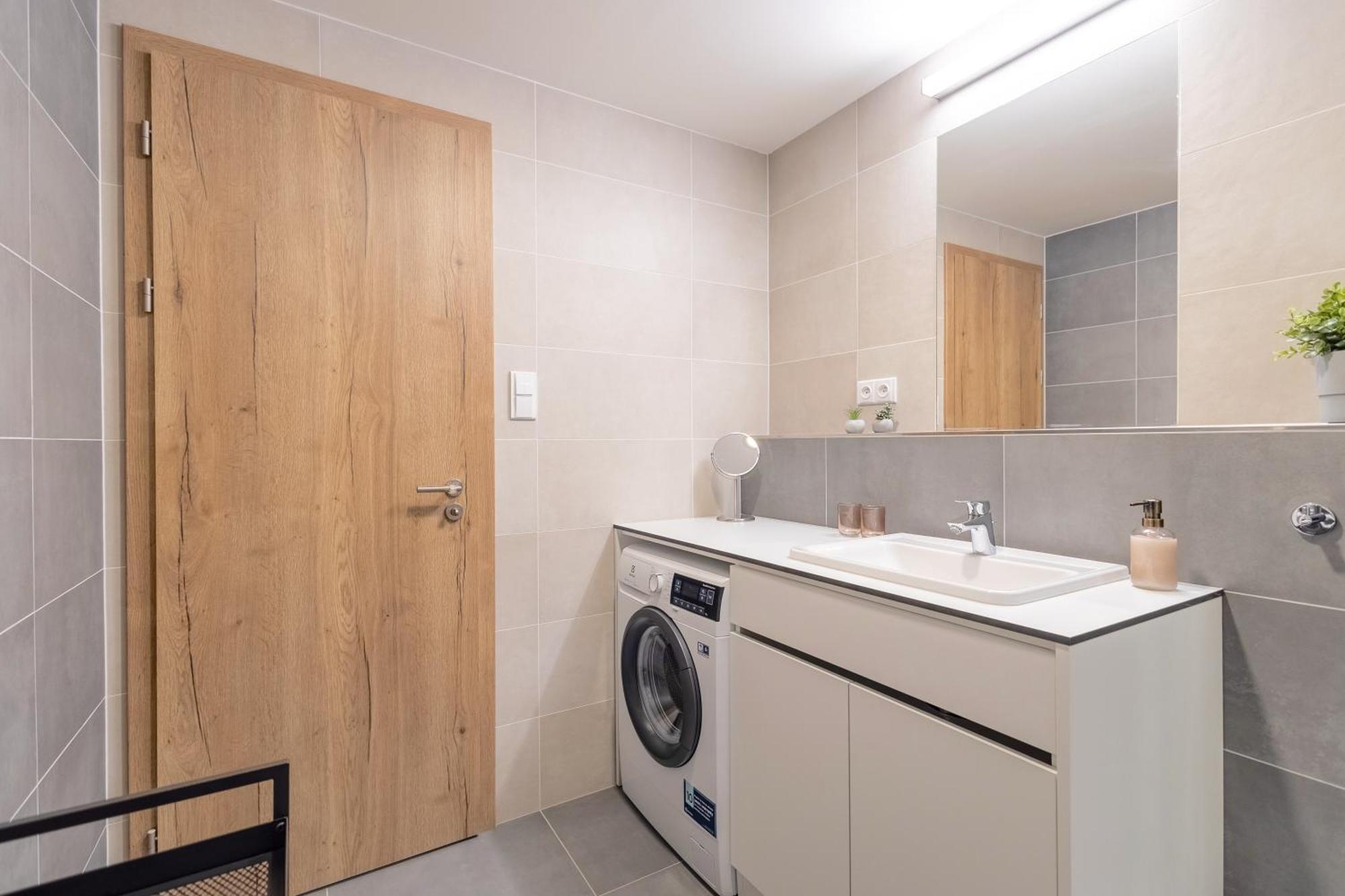 Bright 2Br - 4Th Floor, Balcony, Free Parking By Gravity Prague Lejlighed Eksteriør billede