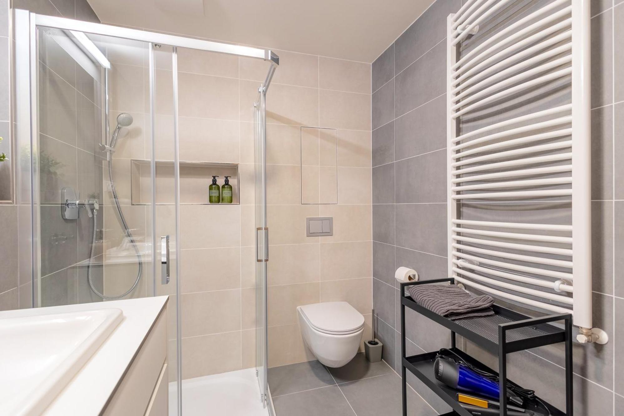 Bright 2Br - 4Th Floor, Balcony, Free Parking By Gravity Prague Lejlighed Eksteriør billede