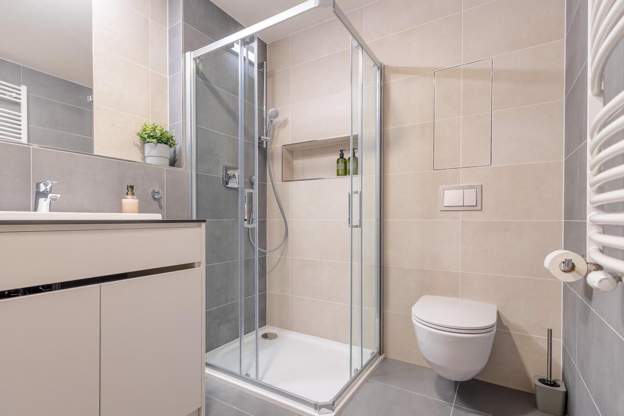 Bright 2Br - 4Th Floor, Balcony, Free Parking By Gravity Prague Lejlighed Eksteriør billede